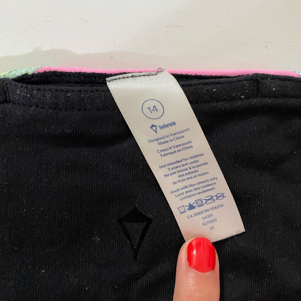 Ivivva High Rise Booty Shorts - Picture 3 of 3